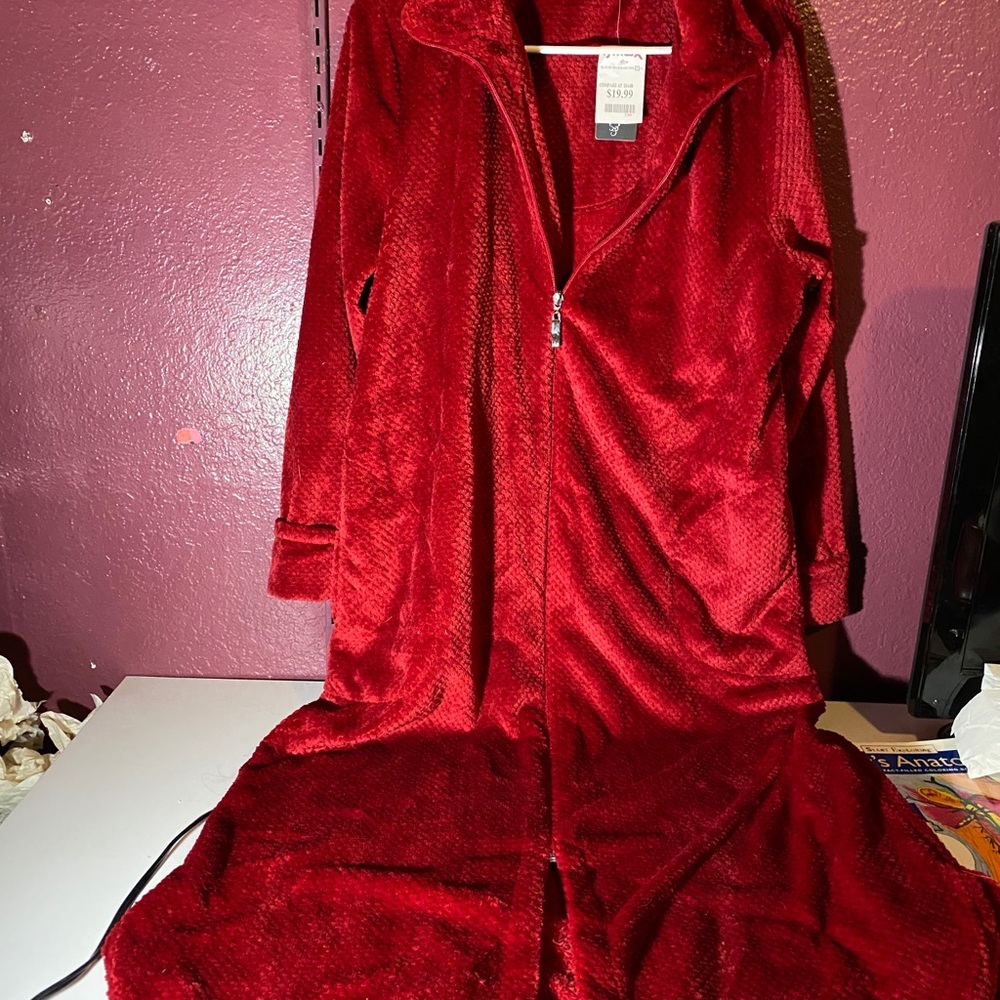 NWT Zip up robe